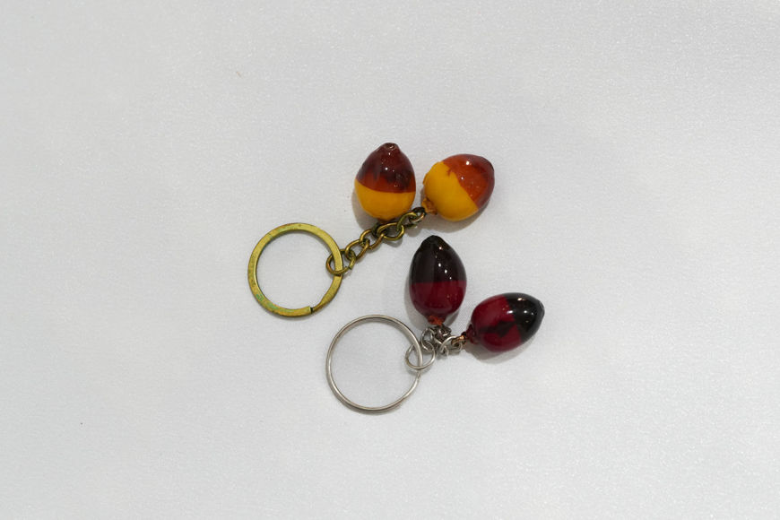 Picture of Wet medal with two pills