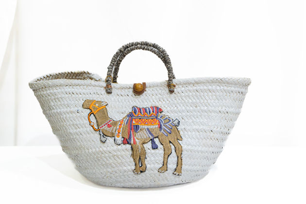 Picture of Wicker bag decorated with camels