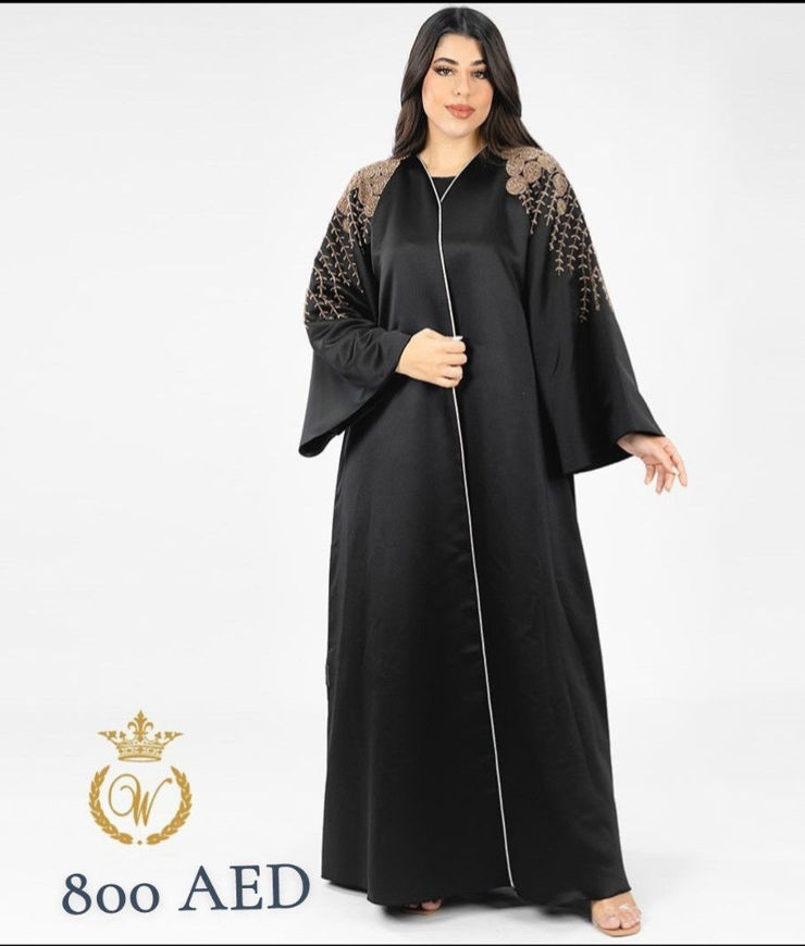 Picture of Abaya with brown engravings