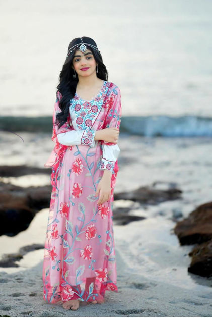 Picture of Girls' chiffon and silk knitting with an elegant touch 