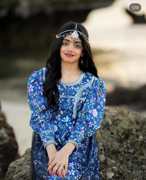 Picture of Girls are decorated with chiffon and silk with an elegant touch