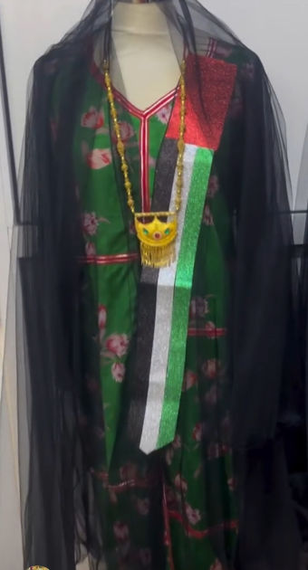 Picture of Sheila and a light abaya