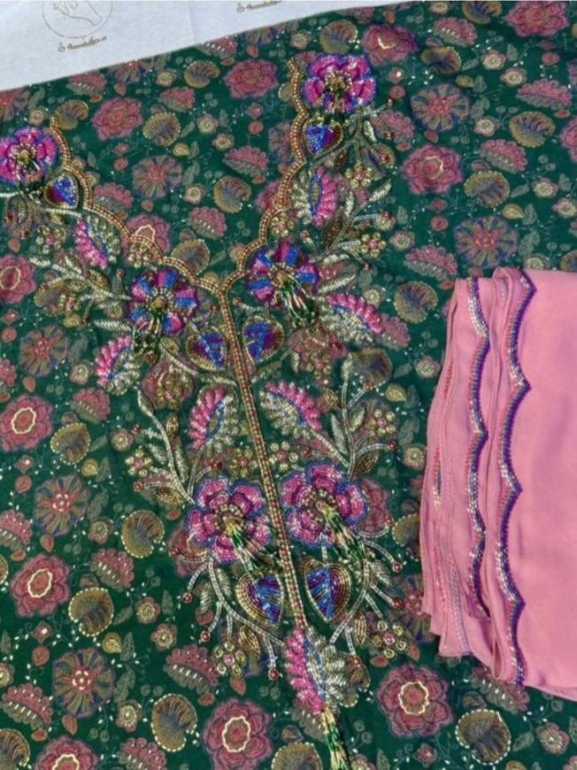 Picture of Mazrai cotton from doubt and necklace with Sheila