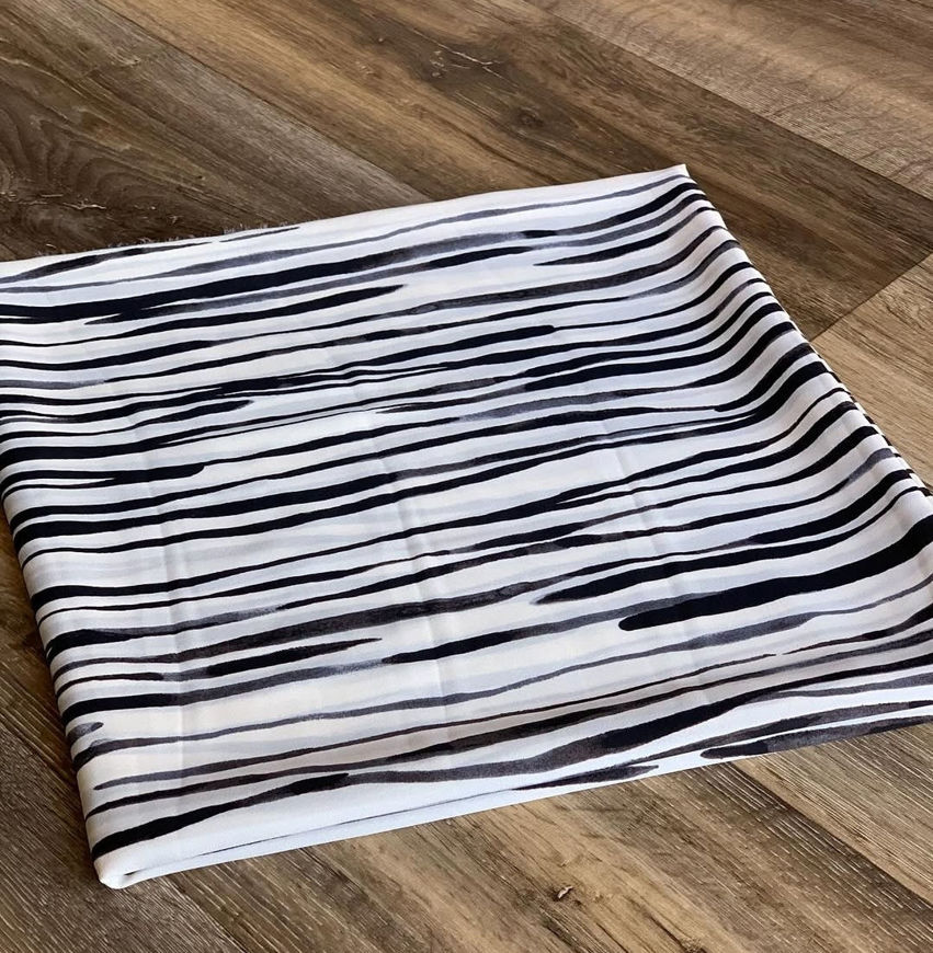 Picture of Black and white silk