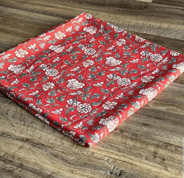 Picture of Soft silk in white red