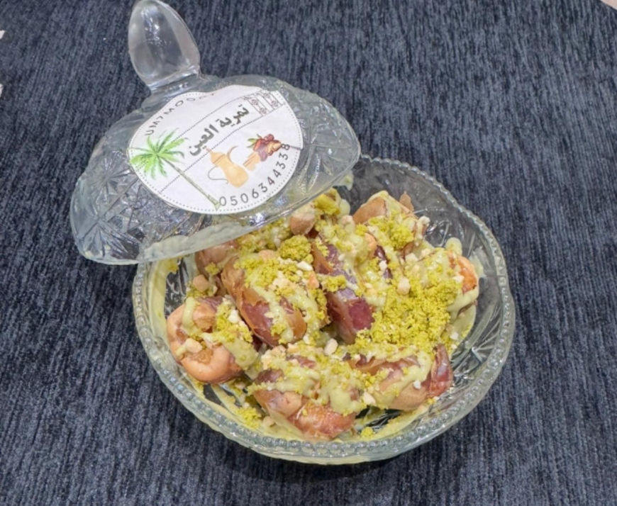 Picture of Premium dates with small almonds 