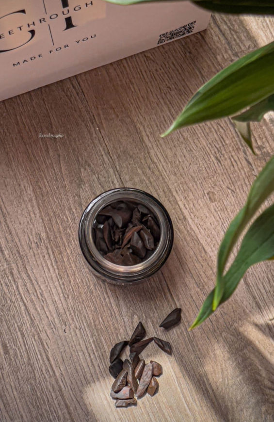 Picture of A scented oud that is scattered