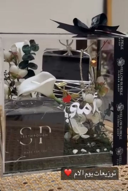 Picture of Mother's Day distributions of smoke and perfumes