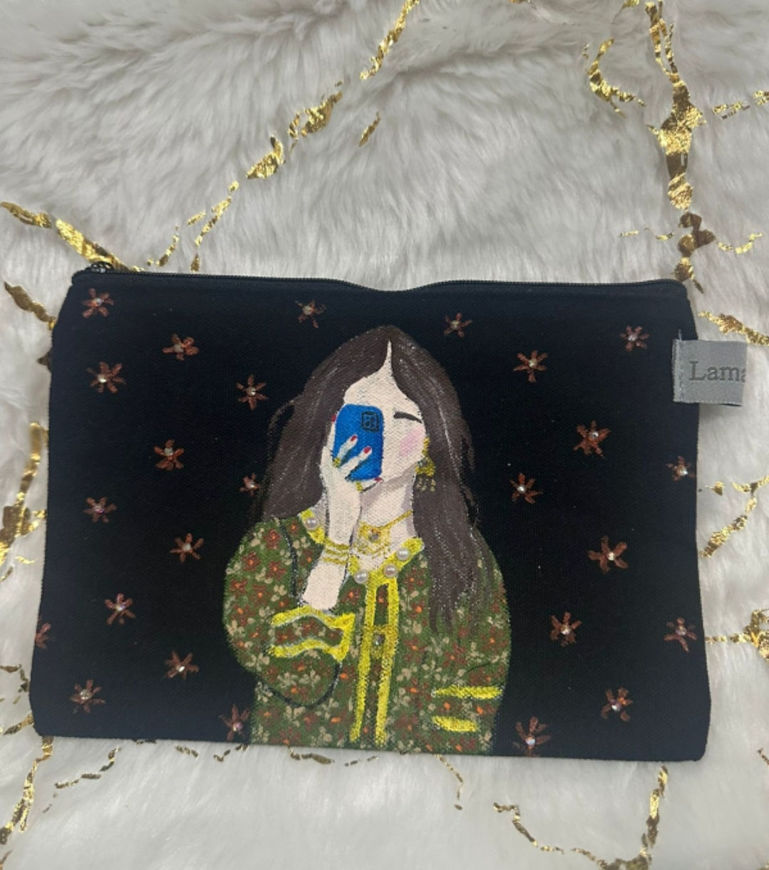 Picture of Diaphragm drawing on canvas Emirati uniform