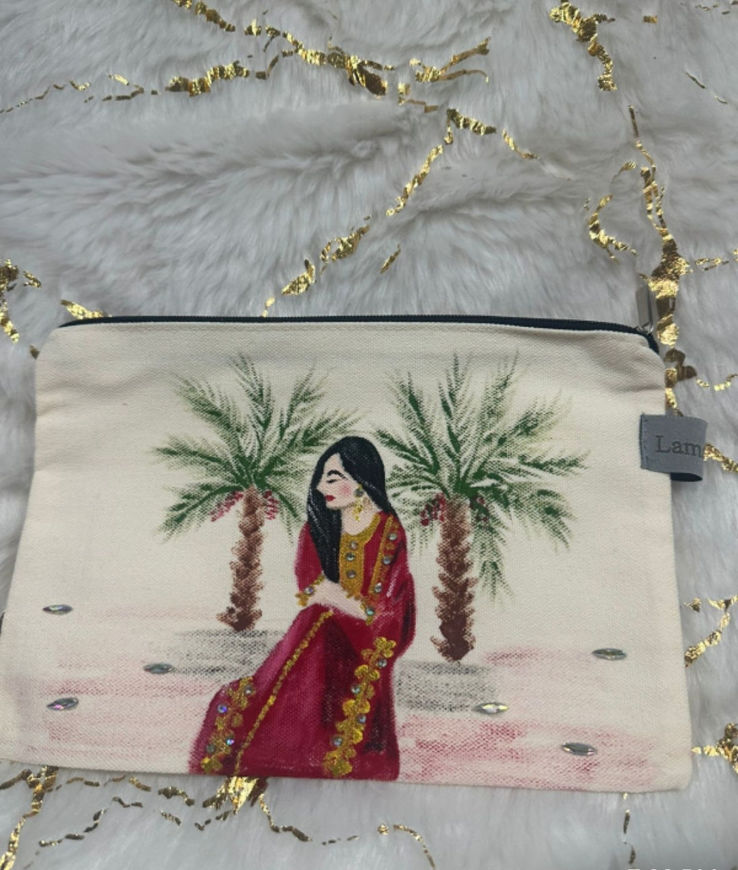 Picture of Clipboard drawing on canvas Emirati uniform 1