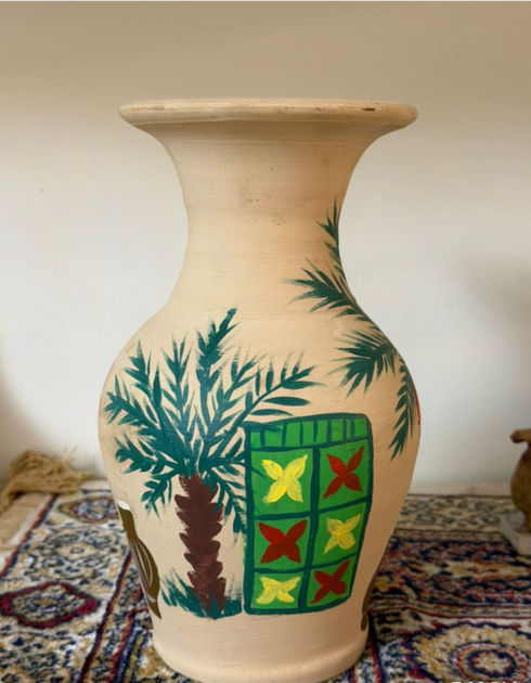 Picture of A jar with a traditional drawing of the old door