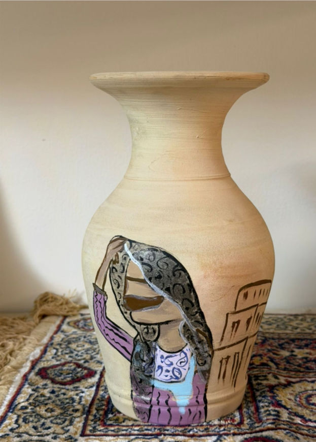 Picture of A jar with a traditional drawing of Emirati costumes