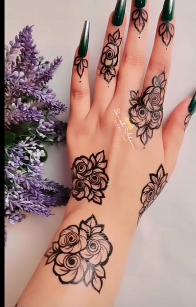 Picture of Sudanese Henna with Rose Drawing