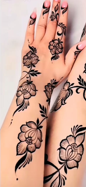 Picture of Sudanese Henna with Rose Lead Drawing