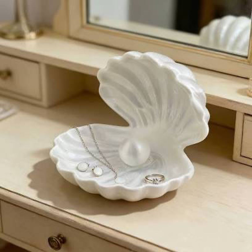Picture of Scalloped jewelry storage dish