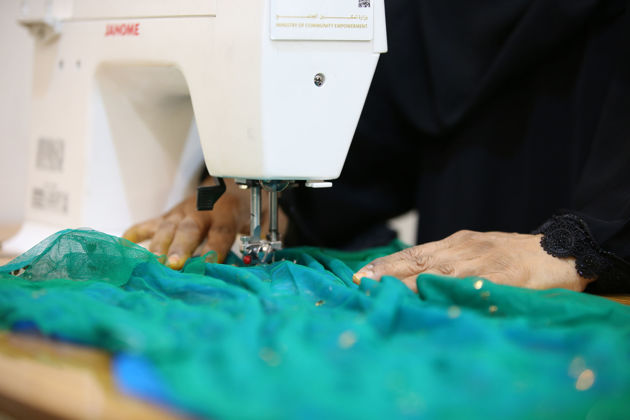 Picture of Sewing a dress and a condor