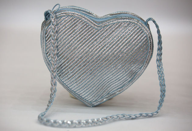 Picture of A bag that follows a heart