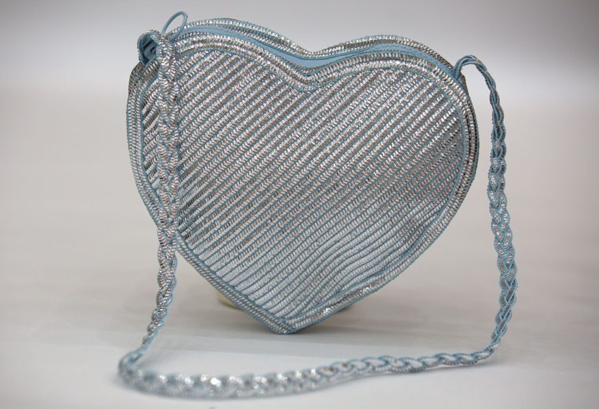 Picture of A bag that follows a heart