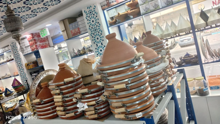 Picture of kitchenware, poterry and cosmetics 