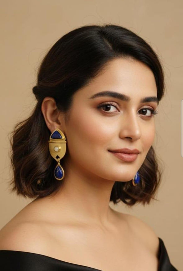 Picture of Golden earrings with blue
