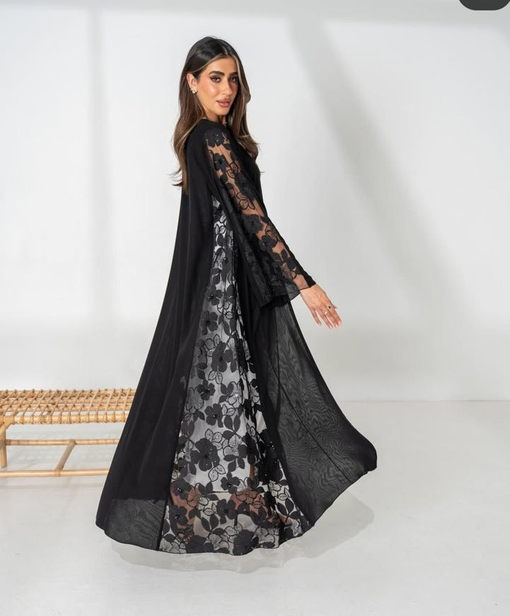 Picture of Abaya for trips and occasions with Sheila