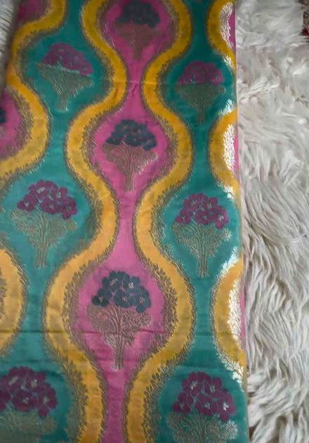 Picture of Silk with a soft drawing