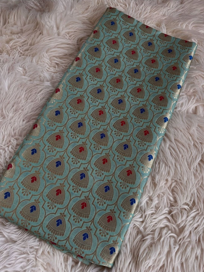 Picture of Pieces of silk with 2 drawings