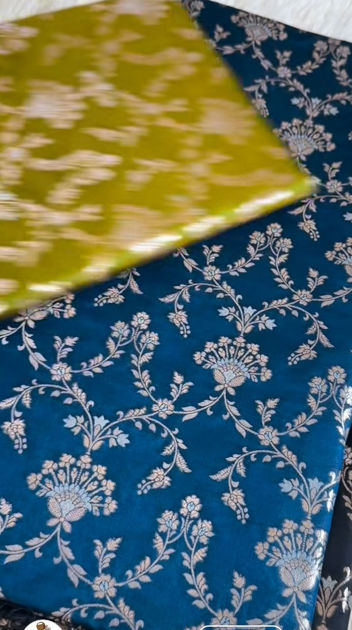 Picture of Silk with buttons in blue