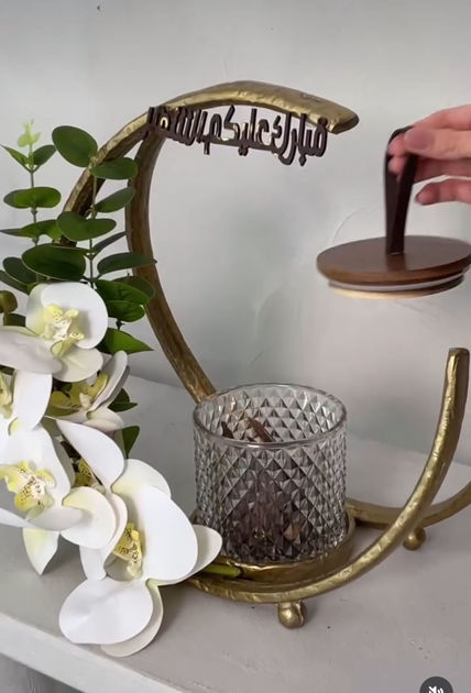 Picture of A gift in the shape of a Ramadan crescent