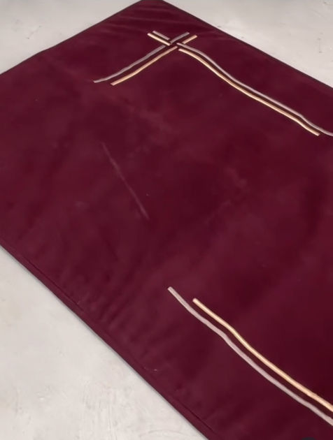 Picture of Prayer mat embroidered with gold and the judiciary