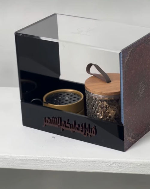 Picture of Gift box with 5 tolas oud