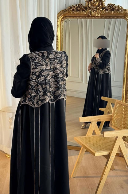 Picture of Abaya of flowers with brown threads