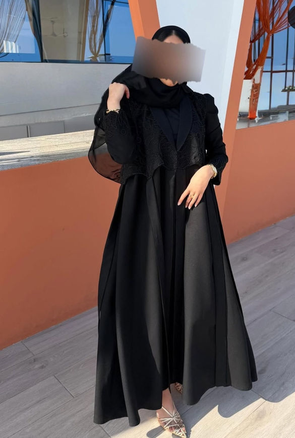 Picture of Black Plain Abaya
