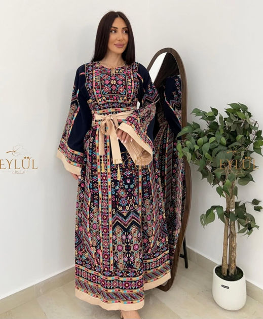 Picture of A dress embroidered with colored threads