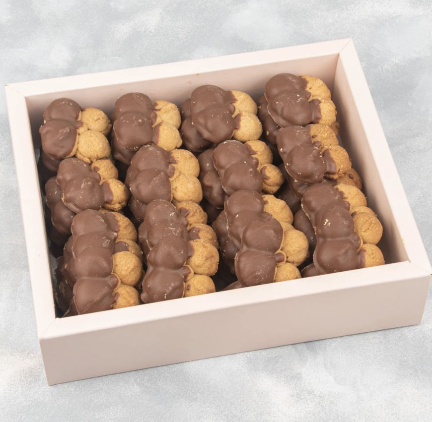 Picture of Hazelnut Biscuits and Belgian Milk Chocolate 600g